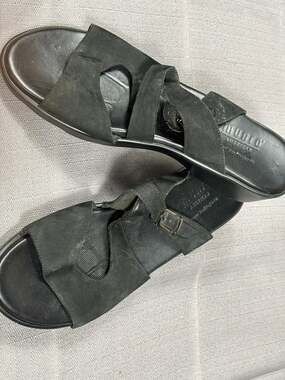 Munro Sandals Shoes Womens Size 9 Black Suede Slide Wedge Adjustable Comfort